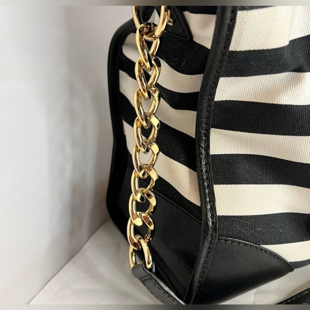 💙HOST PICK💙 MICHAEL KORS BLACK/WHITE CROSS BODY SATCHEL - Picture 4 of 10